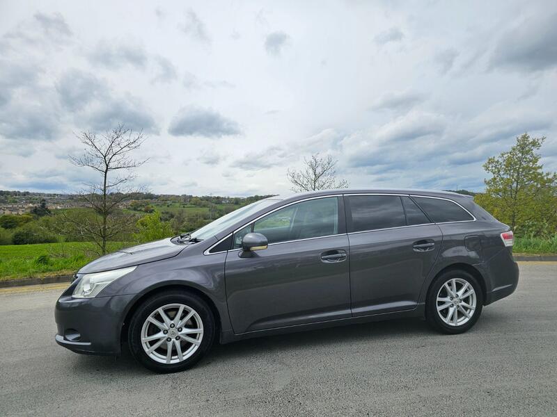 View TOYOTA AVENSIS 2.2 D-4D TR