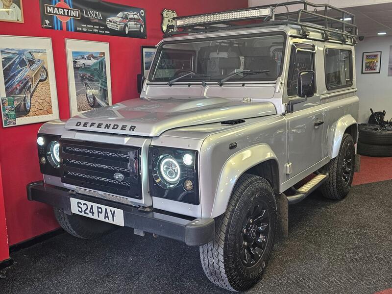 LAND ROVER DEFENDER