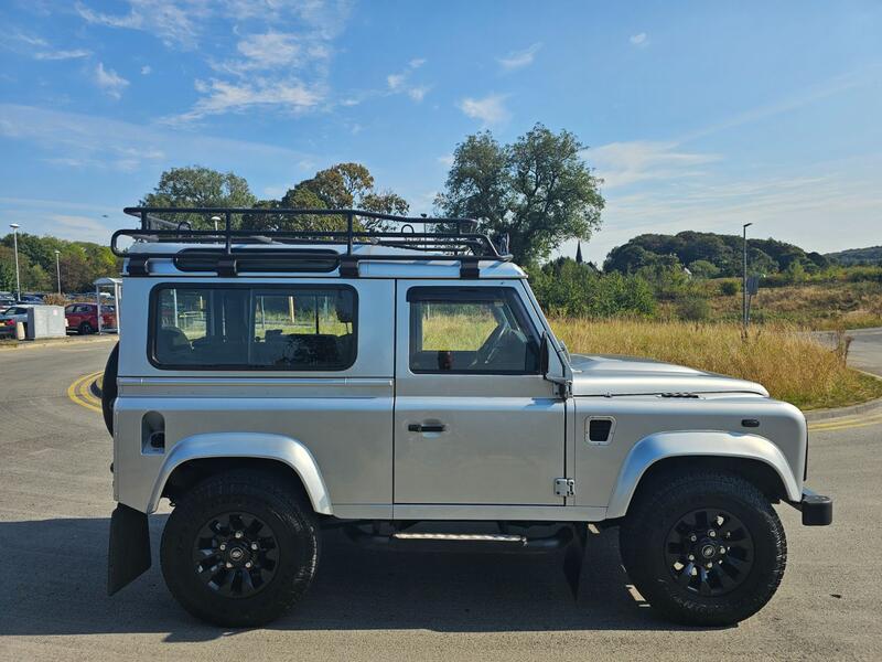 LAND ROVER DEFENDER