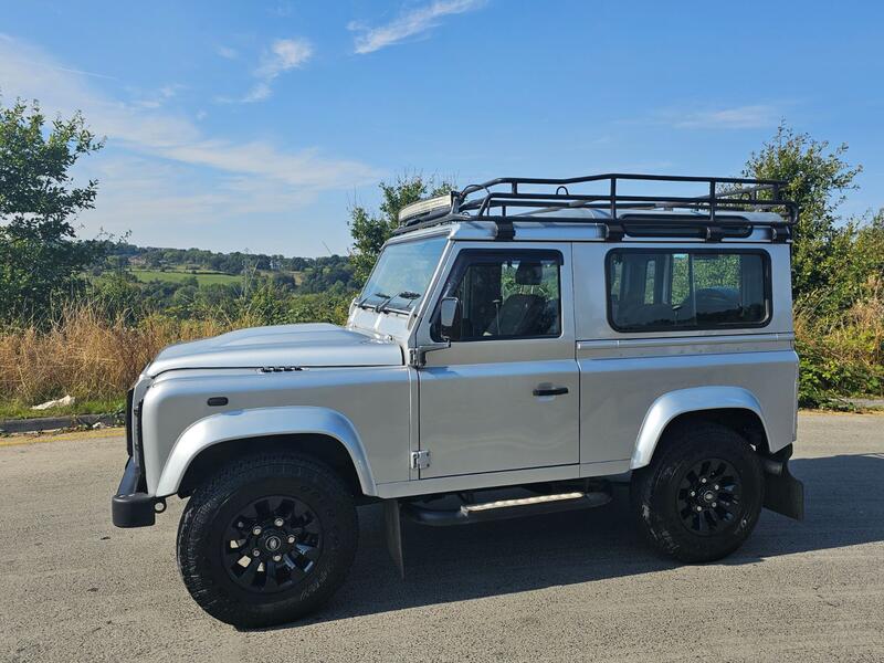 LAND ROVER DEFENDER