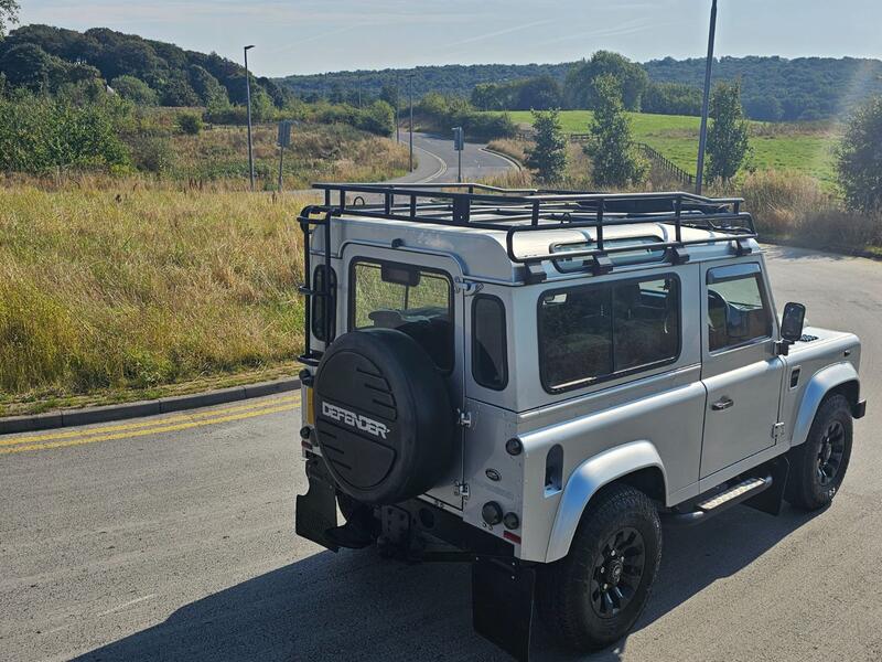 LAND ROVER DEFENDER