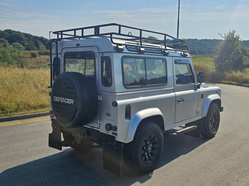 LAND ROVER DEFENDER
