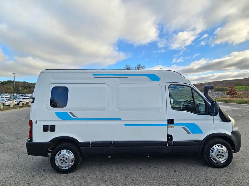 VAUXHALL VIVARO