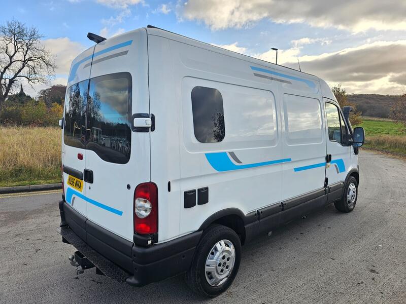 VAUXHALL VIVARO