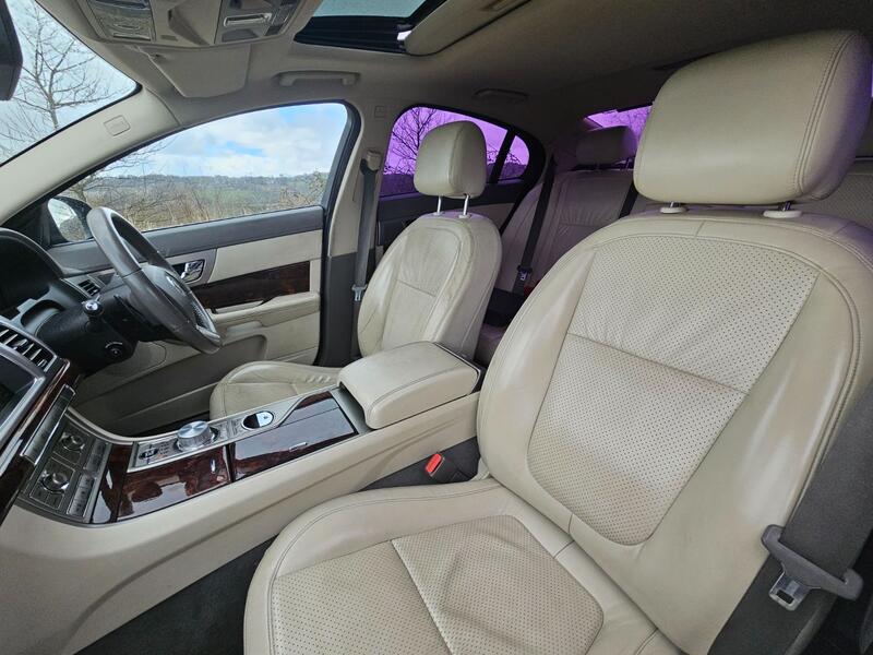 View JAGUAR XF 4.2 V8 SV8 Supercharged 