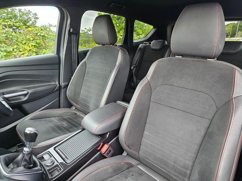View FORD KUGA 1.5 TDCi ST-Line