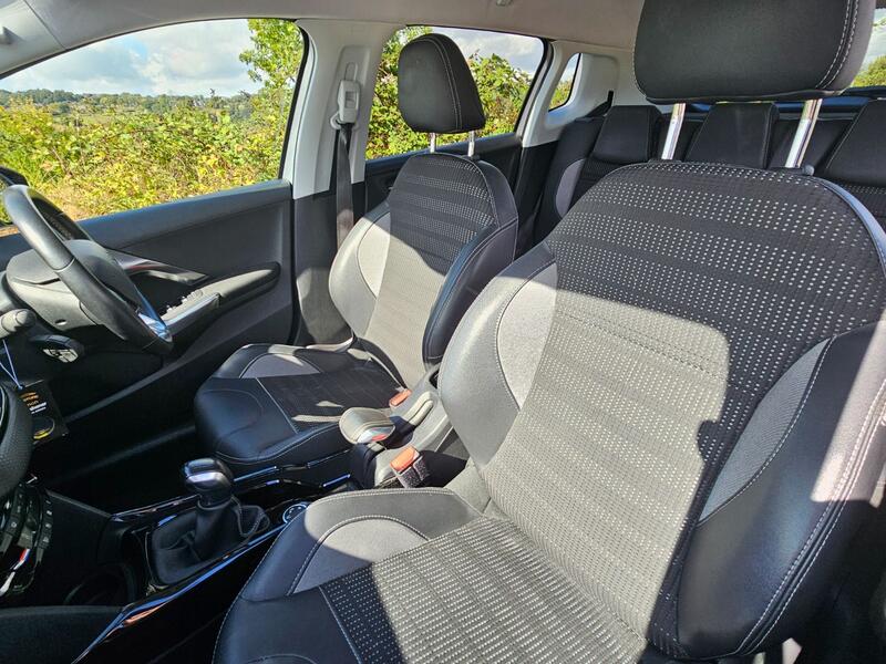 View PEUGEOT 2008 1.5 BlueHDi Allure