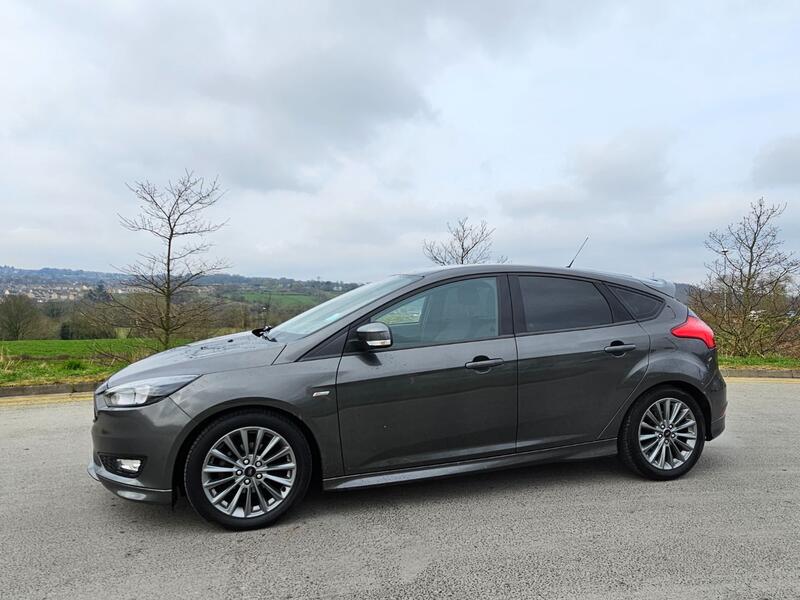 View FORD FOCUS ST-LINE